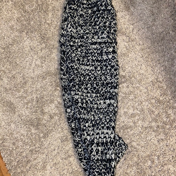 Scarves - Picture 4 of 4